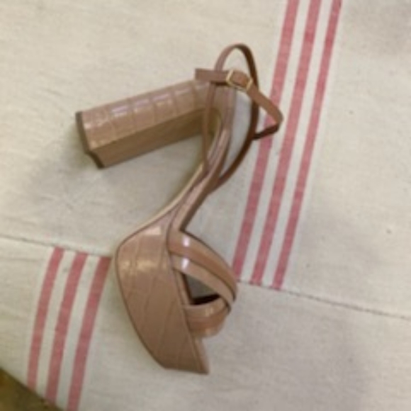 NIB Malone Souliers heels